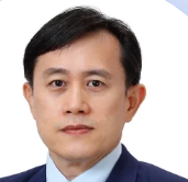 Dr. Manoch Techachokwiwat providing expert medical consultation and patient-centered healthcare services.